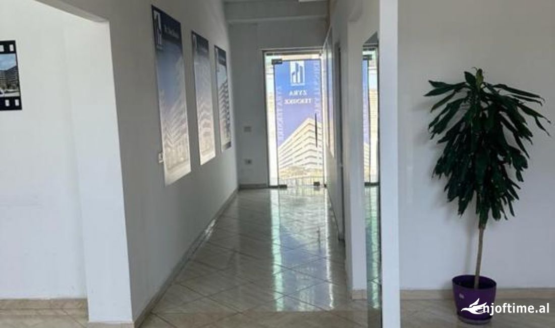 Jepet me Qera ambjent Zyrash ( Laprak , Rr.Lord Bajroni) 