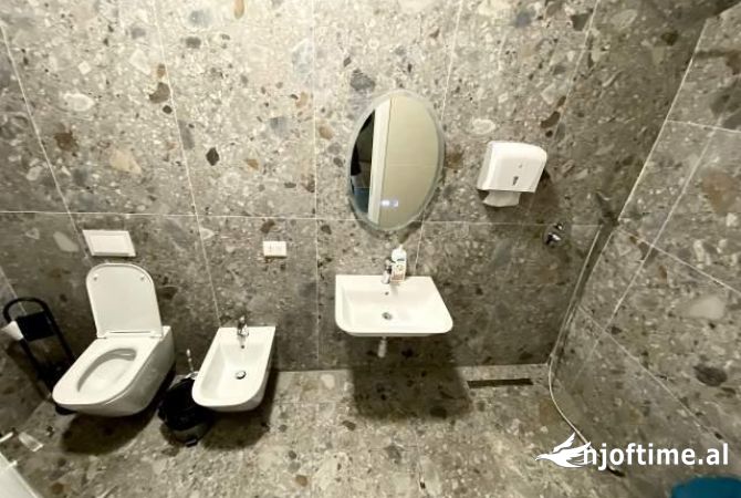 qera zyre Kati 4 Bosh,  133 m2 900 Euro/muaj