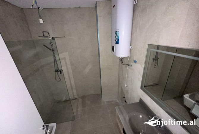 Jepet me qera apartament 2+1+2 120m2 te lake View(per zyra ose banim)