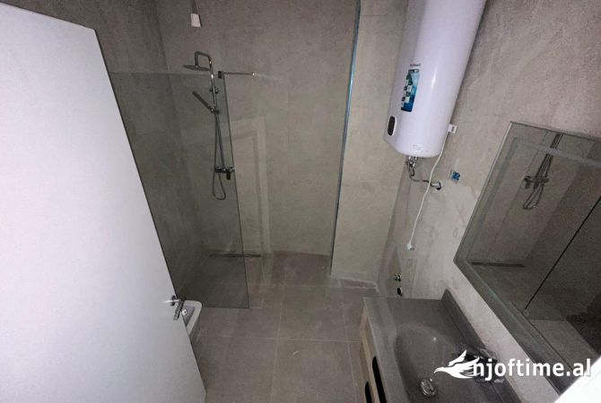 Jepet me qera apartament 2+1+2 120m2 te lake View(per zyra ose banim)
