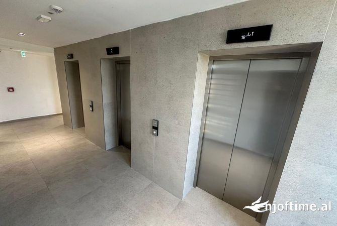 Ambiente Commerciale in Affitto 3+1 a Tirana - 1,000 Euro