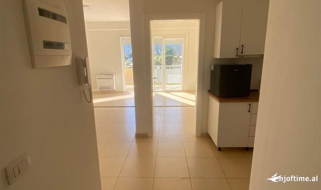 Jepet me qera 2 apartamente per zyra ose bani(2+1 dhe 1+1)m