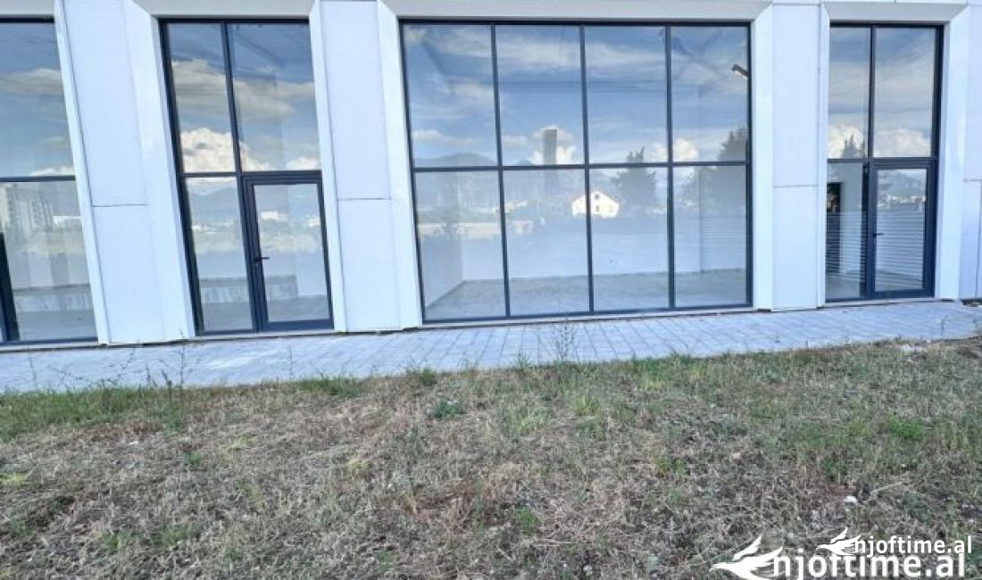 Shitet Dyqane te Bulevardi i Ri 63.5m2