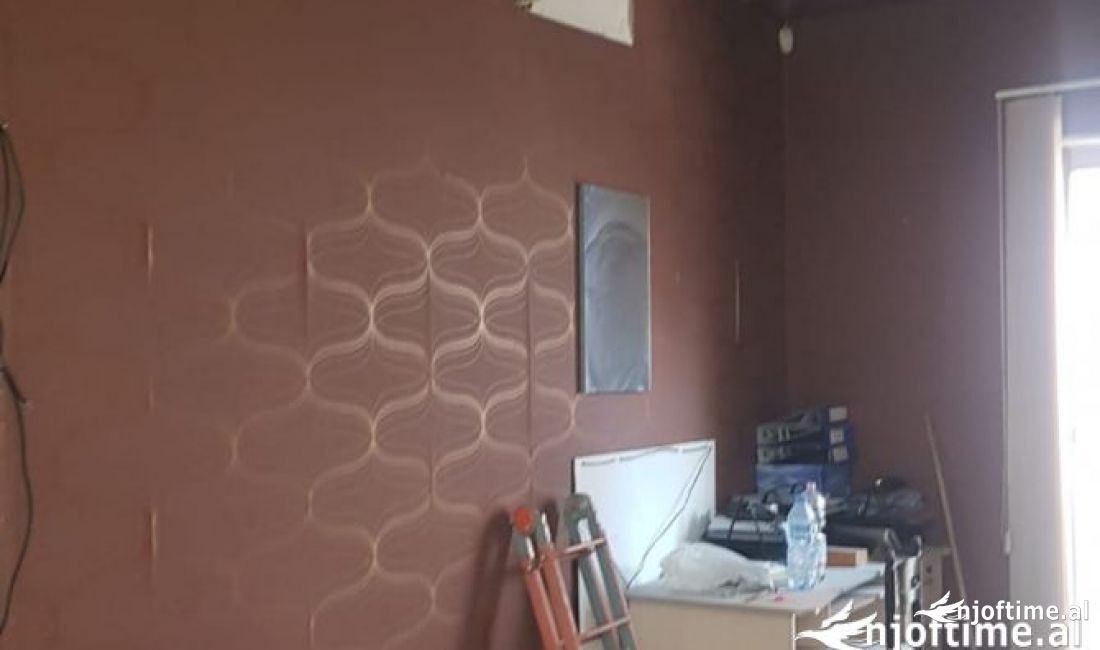Dyqan ose Zyre ne shitje te Galeria e Tiranes