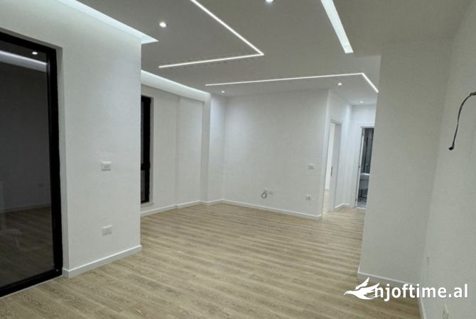 Ambjente me qera - Myslym Shyri