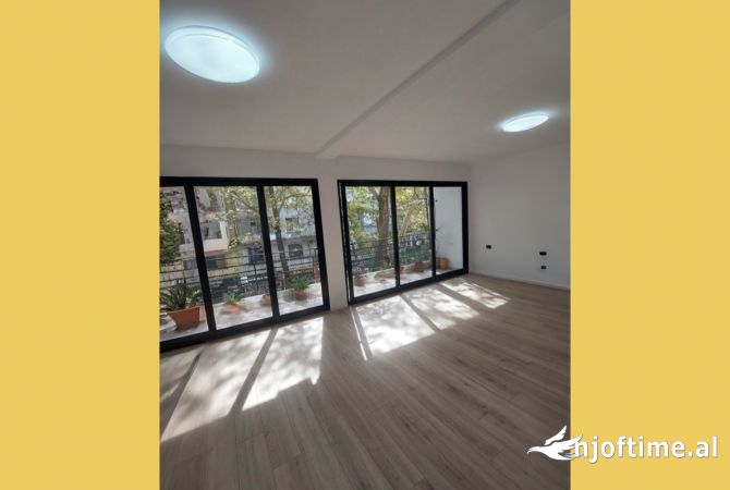 Jepet apartament 120m2 me qera / Myslym Shyri / Kati 2 / Ambjent Biznesi / Buze Rruge / 1.000€ 