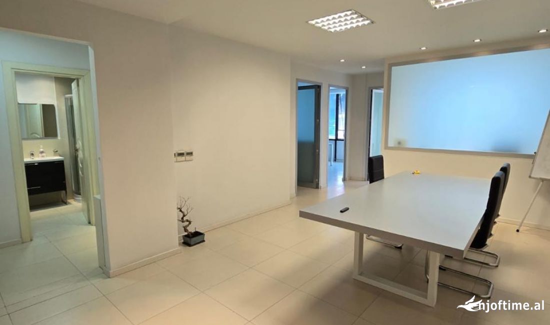 Shitet Ambjenti ne katin e dyte ( Ambasador 3 ) 