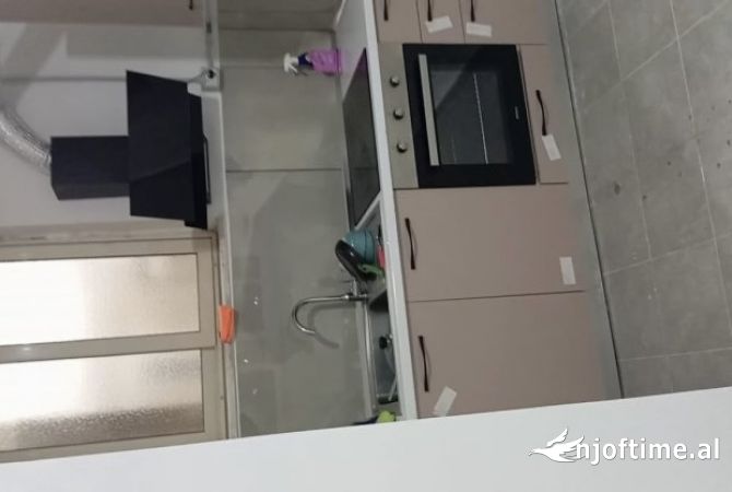 Shtepi ne shitje Apartament ne Tirane, 1+1, Mobilimi Pjeserisht e mobiluar, Pagesa 80,000  Euro.