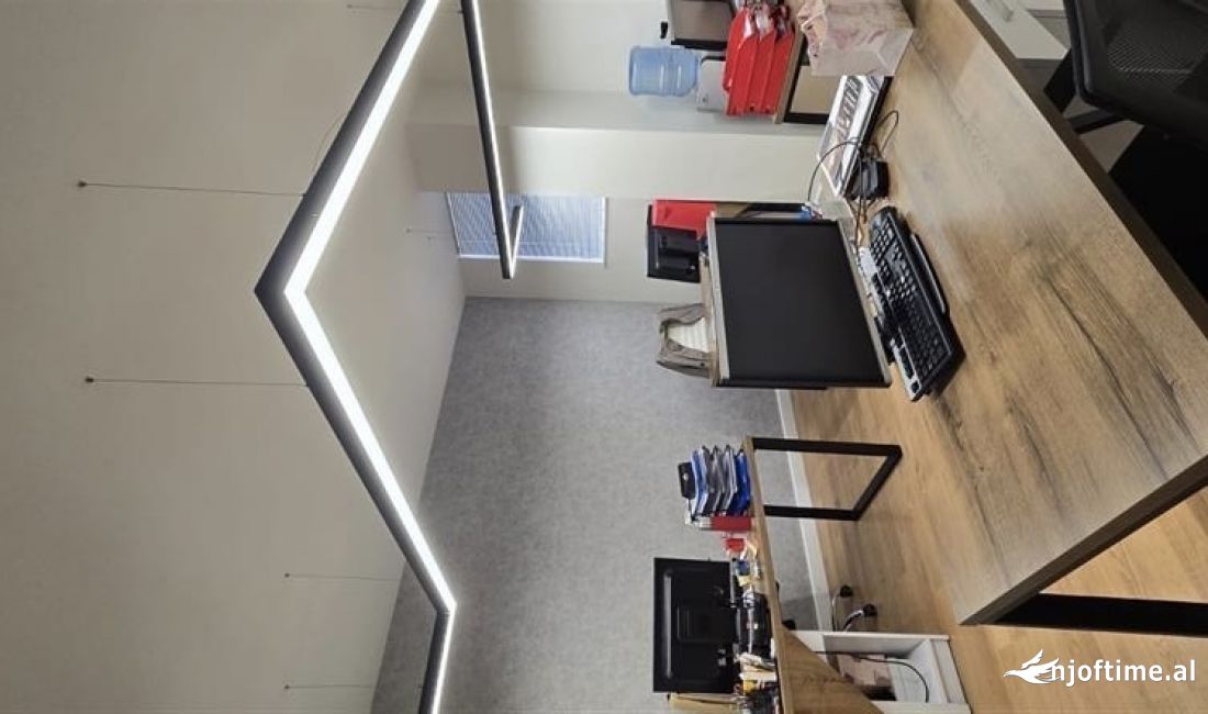 Jepet me qira apartamenti RRUGA E SALES  me siperfaqe 72.4m2. Ambjent per zyre/jepet bosh.