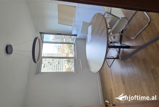 Jepet me qira apartamenti RRUGA E SALES  me siperfaqe 72.4m2. Ambjent per zyre/jepet bosh.