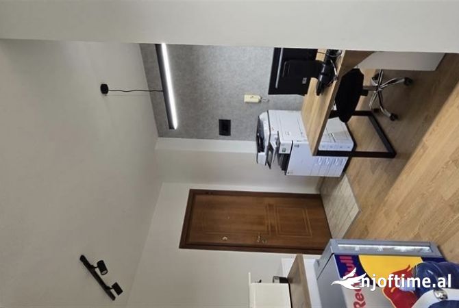 Ambiente Commerciale in Affitto 3+1 a Tirana - 700 Euro