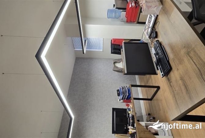 Ambiente Commerciale in Affitto 3+1 a Tirana - 700 Euro