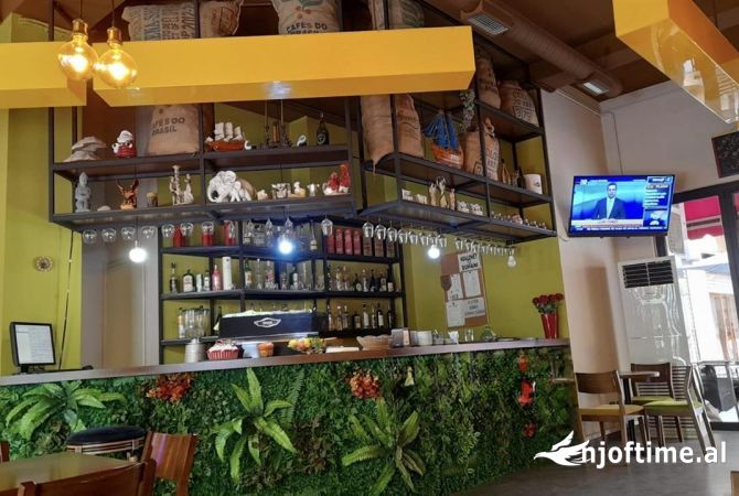 Ambiente Commerciale in Vendita 2+1 a Tirana - 235,000 Euro