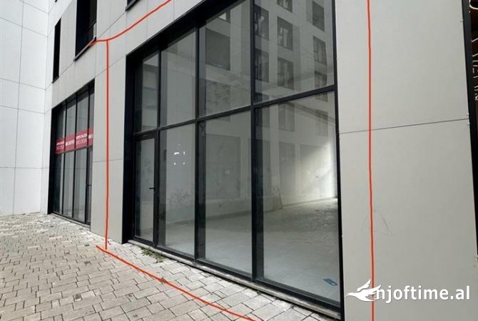 Ambiente Commerciale in Affitto 1+1 a Tirana - 800 Euro