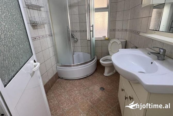 Shtepi ne shitje Apartament ne Tirane, 1+1, Mobilimi E mobiluar, Pagesa 90,000  Euro.