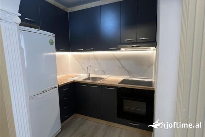 Shtepi ne shitje Apartament ne Tirane, 1+1, Mobilimi E mobiluar, Pagesa 90,000  Euro.