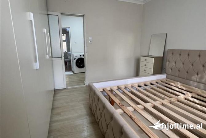 Shtepi ne shitje Apartament ne Tirane, 1+1, Mobilimi E mobiluar, Pagesa 90,000  Euro.