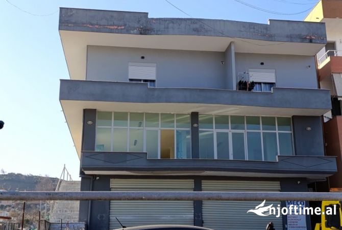 Ambiente Commerciale in Affitto 1+1 a Tirana - 500 Euro
