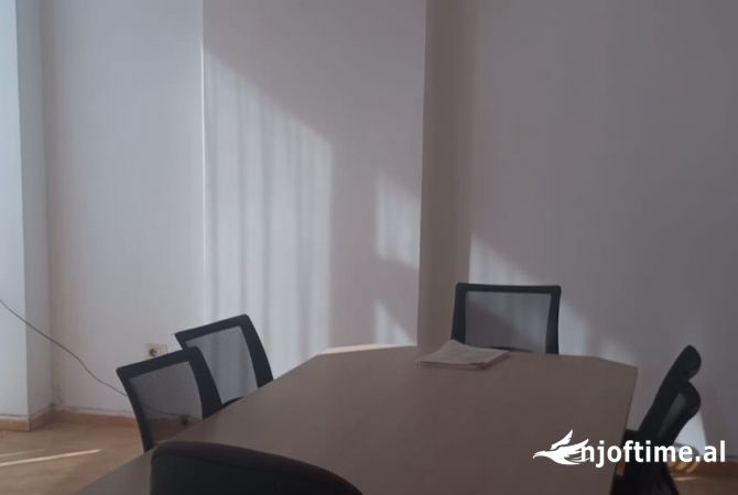 Business Property in Sale 3+1 in Tirana - 6,700,000 Leke