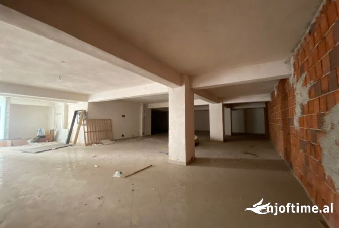Business Property in Sale 4+1 in Tirana - 325,000 Euro