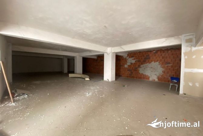 Business Property in Sale 4+1 in Tirana - 325,000 Euro