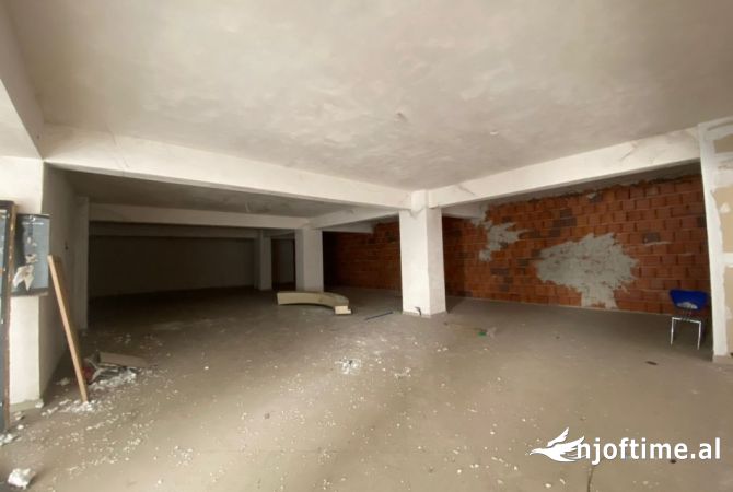 Business Property in Sale 4+1 in Tirana - 325,000 Euro