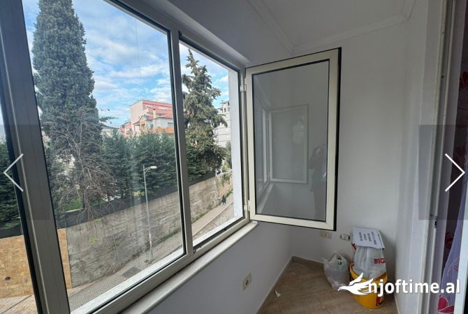 Shtepi ne shitje Apartament ne Tirane, 1+1, Mobilimi E mobiluar, Pagesa 93,000  Euro.