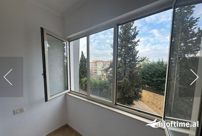 Shtepi ne shitje Apartament ne Tirane, 1+1, Mobilimi E mobiluar, Pagesa 93,000  Euro.