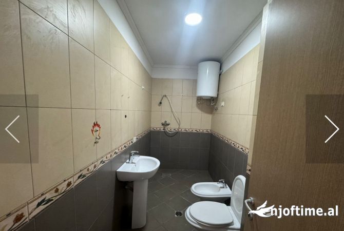 Shtepi ne shitje Apartament ne Tirane, 1+1, Mobilimi E mobiluar, Pagesa 93,000  Euro.