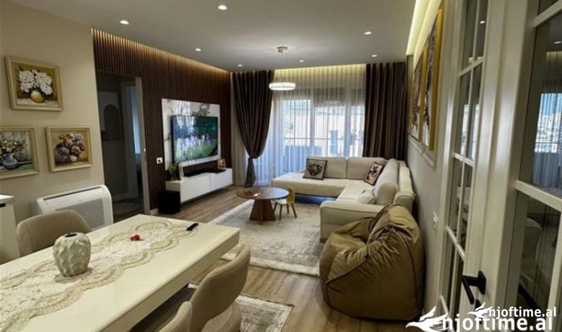 Shtepi ne shitje Apartament ne Tirane, 2+1, Mobilimi E mobiluar, Pagesa 252,900  Euro.