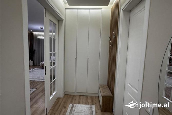Shtepi ne shitje Apartament ne Tirane, 2+1, Mobilimi E mobiluar, Pagesa 252,900  Euro.