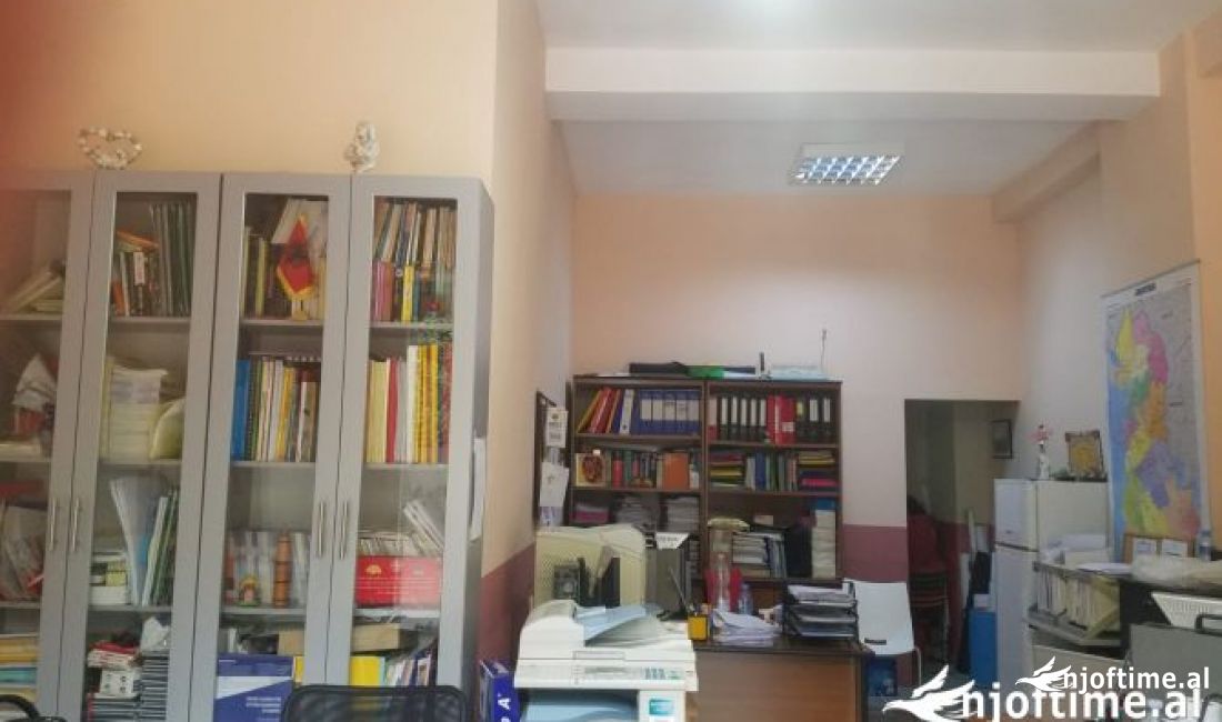 Jepet me qera Dyqan te Komuna Parisit