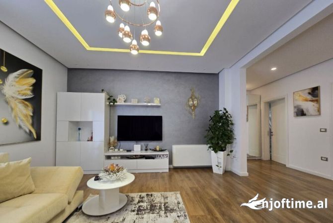 Jepet me qera apartament 2+1+2+ garazhd te kopshti Botanik