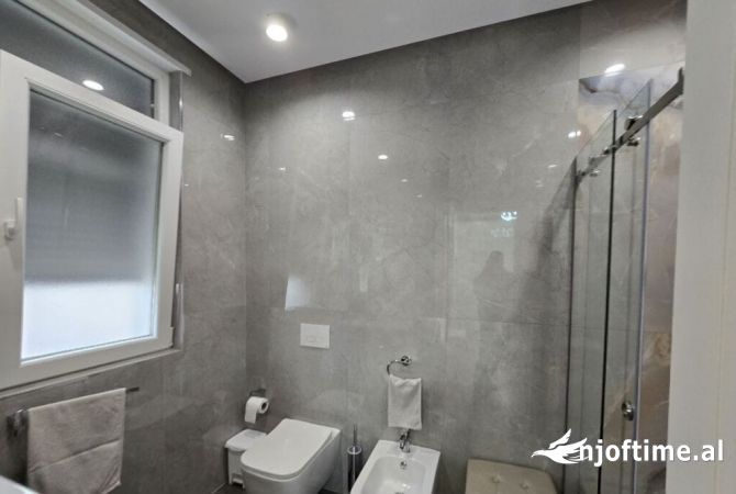 Shtepi ne shitje Apartament ne Tirane, 2+1, Mobilimi E mobiluar, Pagesa 280,000  Euro.