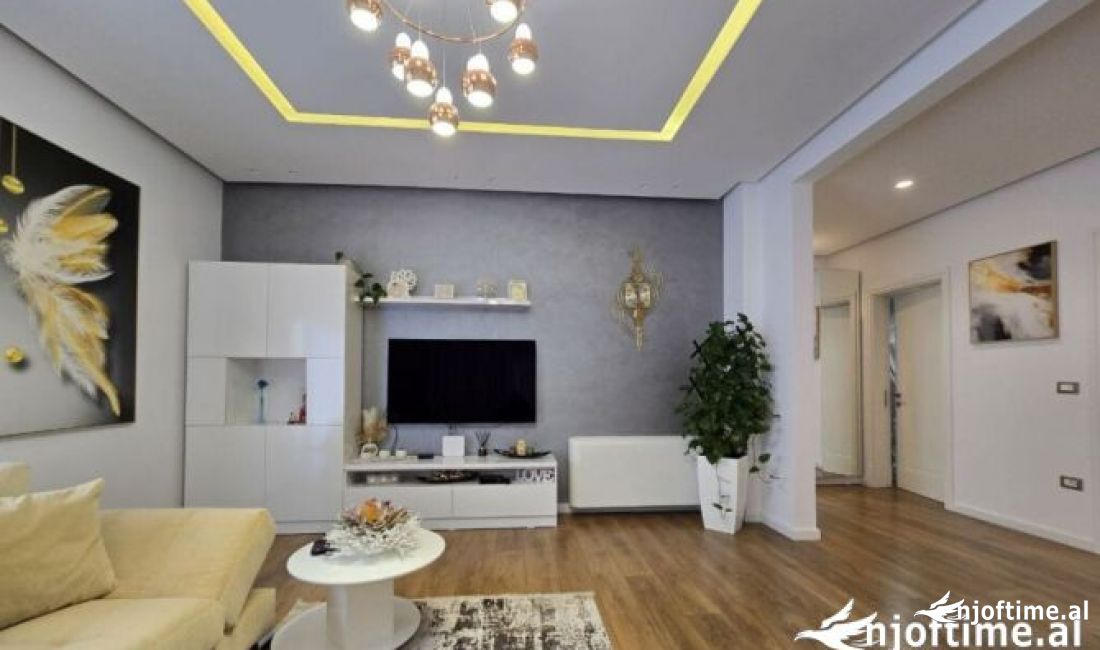 Shtepi ne shitje Apartament ne Tirane, 2+1, Mobilimi E mobiluar, Pagesa 280,000  Euro.