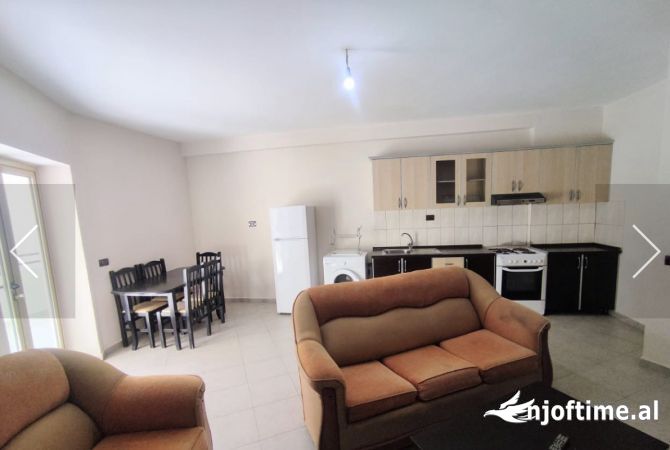 Shtepi ne shitje Apartament ne Tirane, 2+1, Mobilimi E mobiluar, Pagesa 93,000  Euro.