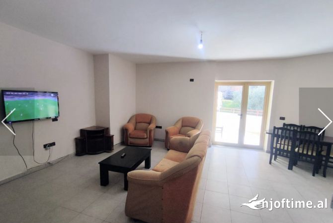 Shitet apartament 2+1 prane stacionit te fundit te Porcelanit