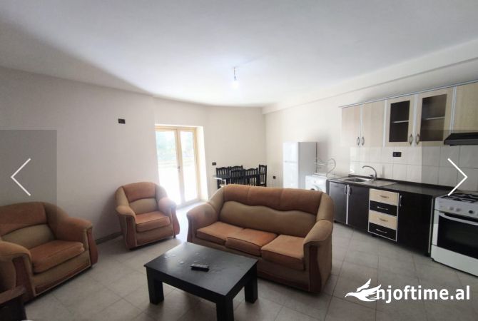 Shtepi ne shitje Apartament ne Tirane, 2+1, Mobilimi E mobiluar, Pagesa 93,000  Euro.