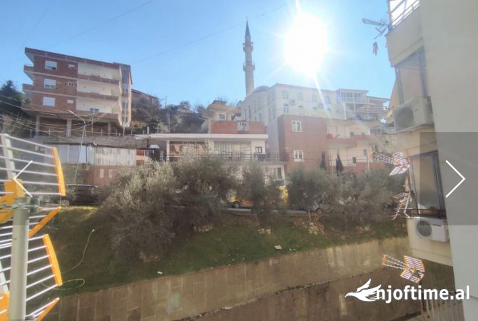 Shtepi ne shitje Apartament ne Tirane, 2+1, Mobilimi E mobiluar, Pagesa 93,000  Euro.