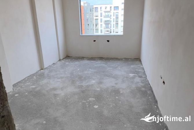 Shtepi ne shitje Apartament ne Tirane, 2+1, Mobilimi Bosh, pa mobiluar, Pagesa 153,000  Euro.