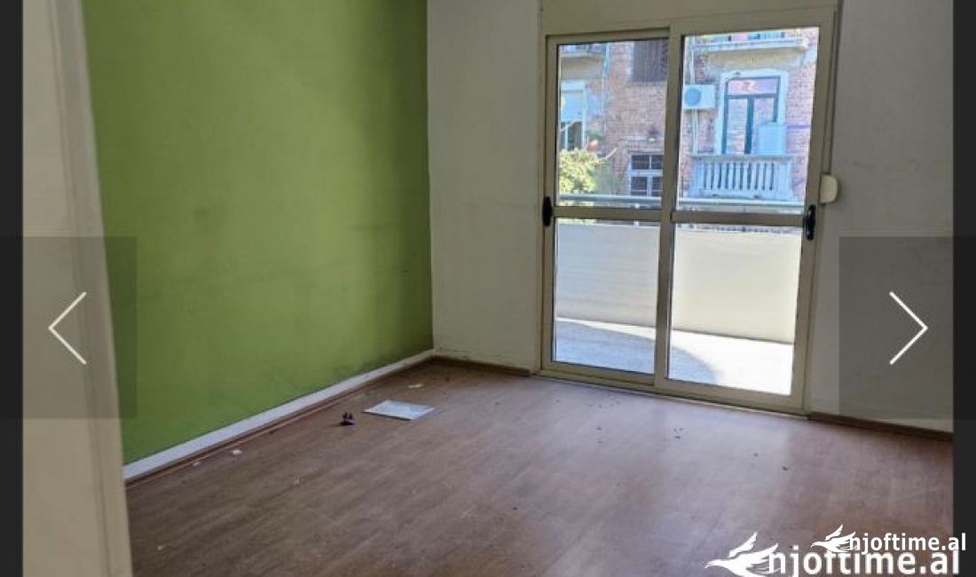 Jepet me qera ambient biznesi 150m2 te Komuna e Parisit