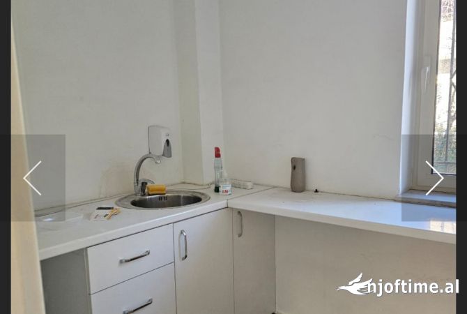 Ambiente Commerciale in Affitto 3+1 a Tirana - 1,500 Euro