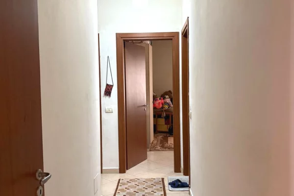 Shtepi ne shitje Apartament ne Tirane, 3+1, Mobilimi E mobiluar, Pagesa 175,000  Euro.