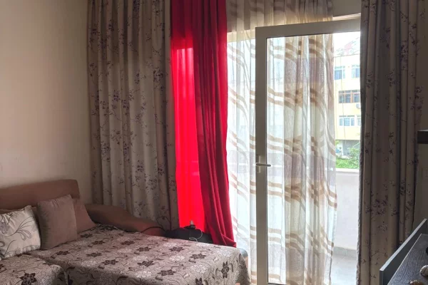 Shtepi ne shitje Apartament ne Tirane, 3+1, Mobilimi E mobiluar, Pagesa 175,000  Euro.