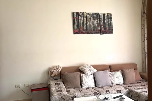 Shtepi ne shitje Apartament ne Tirane, 3+1, Mobilimi E mobiluar, Pagesa 175,000  Euro.