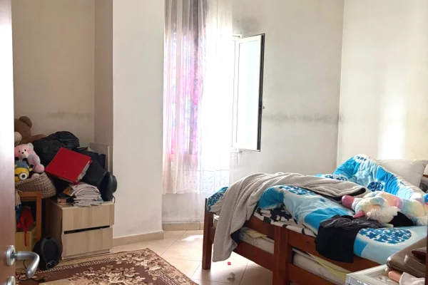 Shtepi ne shitje Apartament ne Tirane, 3+1, Mobilimi E mobiluar, Pagesa 175,000  Euro.