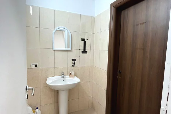 Jepet me Qira Ambient per Zyra / Klinika – Rruga e Kavajes