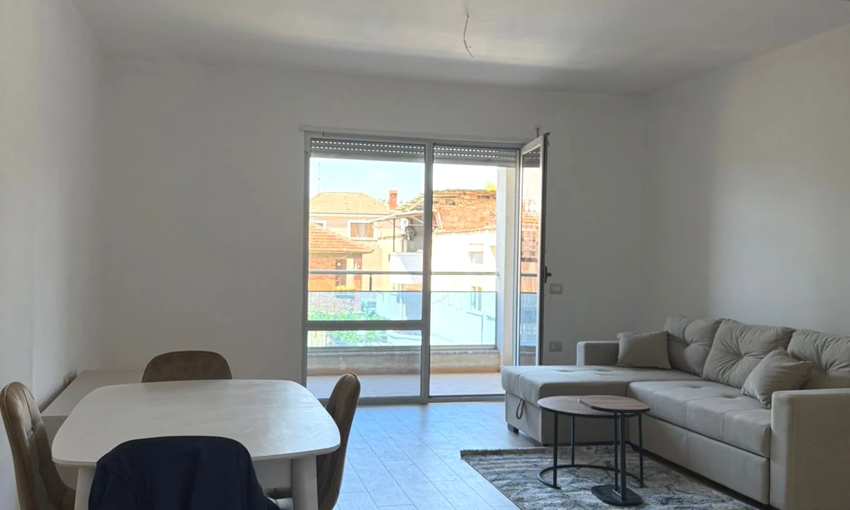 Shtepi me qera Apartament ne Tirane, 1+1, Mobilimi E mobiluar, Pagesa 500  Euro.