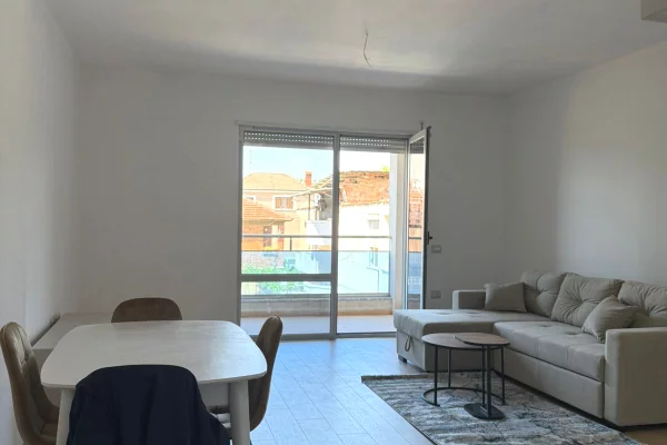 Shtepi me qera Apartament ne Tirane, 1+1, Mobilimi E mobiluar, Pagesa 500  Euro.