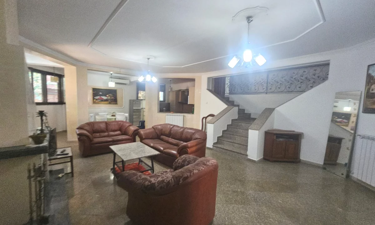 Shtepi me qera Shtepi Private ne Tirane, 3+1, Mobilimi E mobiluar, Pagesa 90,000  Leke.